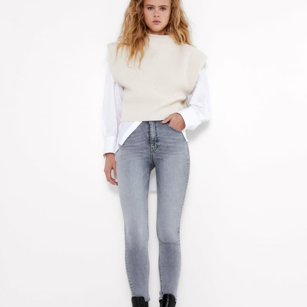 Zara sculpt jeans NWT